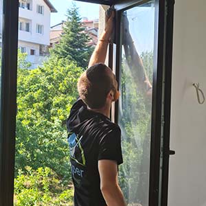 Почистване на прозорци